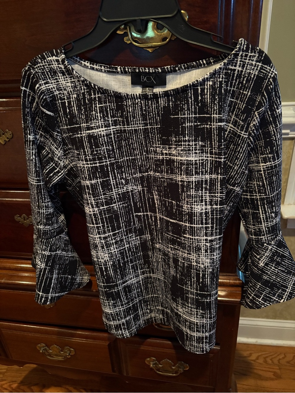 BCX Black and White Abstract Print Long Sleeve Top